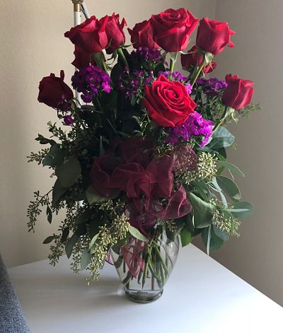 Red rose bouquet in vase